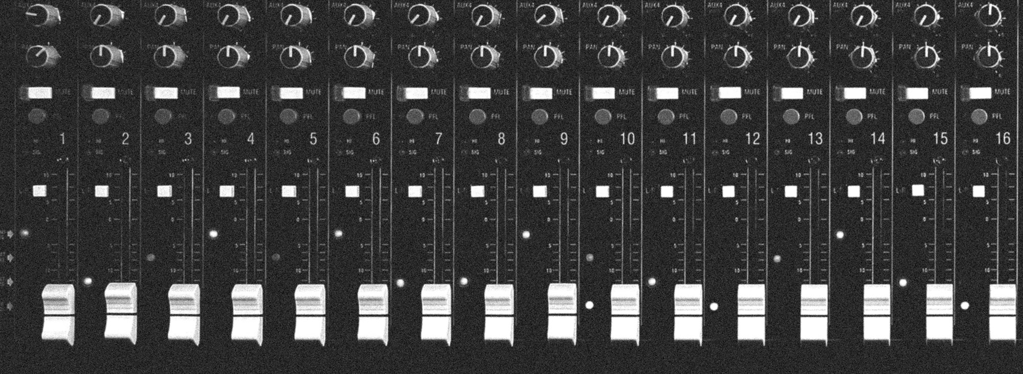 bōucan road studios — desk